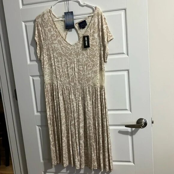 Hot Topic/Disney Once Upon A Time Emma & Hook Relationship Dress - Picture 4 of 10